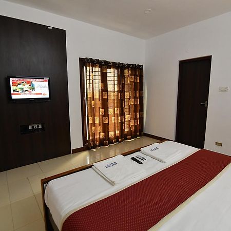 Lake View Hotel Maduraj Zewnętrze zdjęcie