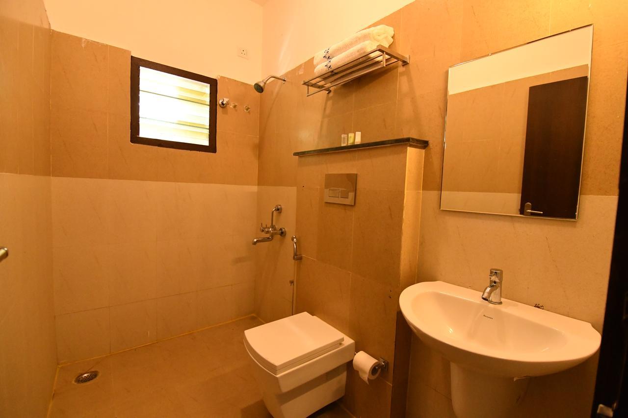 Lake View Hotel Maduraj Zewnętrze zdjęcie