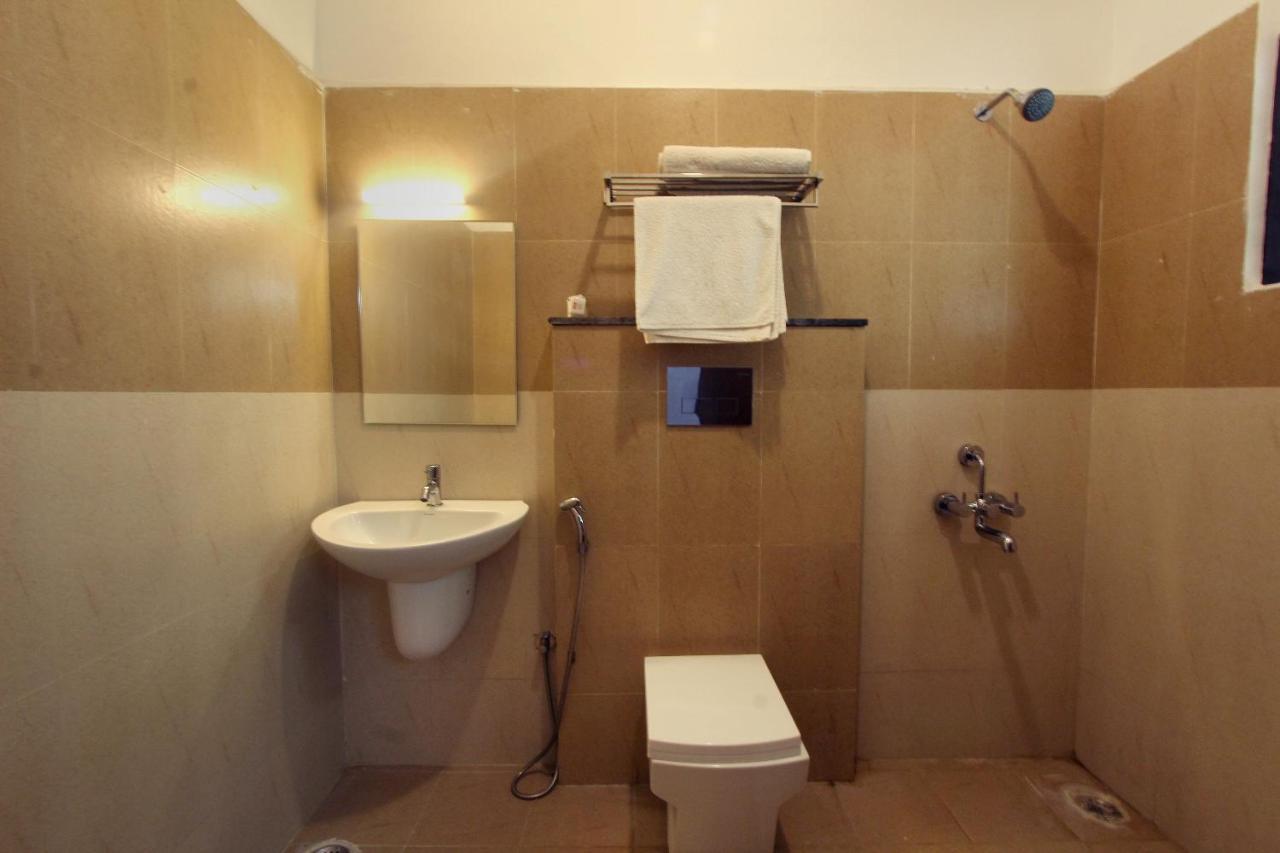 Lake View Hotel Maduraj Zewnętrze zdjęcie